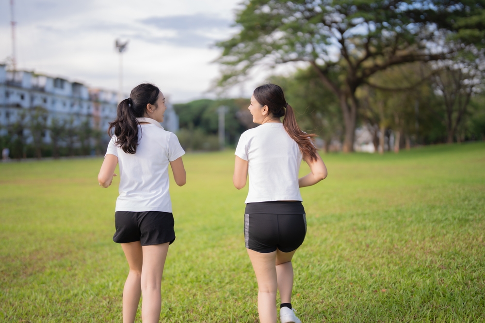 Sermorelin vs. Synthetic Growth Hormone: Understanding the Benefits of Natural Stimulation